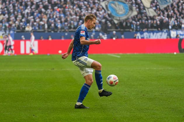 Deutschland: Fussball 2. Bundesliga, Saison 2025 26, 19. Spieltag - FC Schalke 04 vs 1. FC Kaiserslautern, 25.01.2026, Veltins Arena (Gelsenkirchen, Nordrhein-Westfalen) Timo Becker (FC Schalke 04, 5)