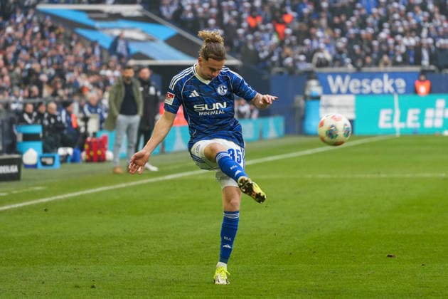 Deutschland: Fussball 2. Bundesliga, Saison 2025 26, 19. Spieltag - FC Schalke 04 vs 1. FC Kaiserslautern, 25.01.2026, Veltins Arena (Gelsenkirchen, Nordrhein-Westfalen) Mika Wallentowitz (FC Schalke 04, 35)