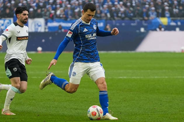 Deutschland: Fussball 2. Bundesliga, Saison 2025 26, 19. Spieltag - FC Schalke 04 vs 1. FC Kaiserslautern, 25.01.2026, Veltins Arena (Gelsenkirchen, Nordrhein-Westfalen) Ron Schallenberg (FC Schalke 04, 6)