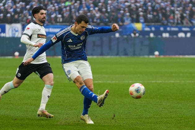 Deutschland: Fussball 2. Bundesliga, Saison 2025 26, 19. Spieltag - FC Schalke 04 vs 1. FC Kaiserslautern, 25.01.2026, Veltins Arena (Gelsenkirchen, Nordrhein-Westfalen) Ron Schallenberg (FC Schalke 04, 6)