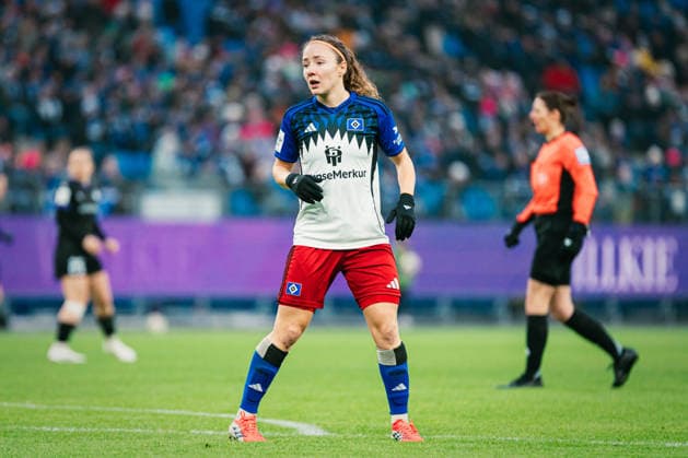 Google Pixel Frauen-Bundesliga: Hamburger SV vs. SGS Essen, 25.01.2026 Melanie Brunnthaler (Hamburger SV, 11); Fußball, Google Pixel Frauen-Bundesliga, 15. Spieltag: Hamburger SV vs. SGS Essen am 25.01.2026 im Volksparkstadion, Hamburg DFB REGULATIONS PROHIBIT ANY USE OF PHOTOGRAPHS AS IMAGE SEQUENCES AND OR QUASI-VIDEO. Copyright: xBEAUTIFULxSPORTS Tonhäuserx