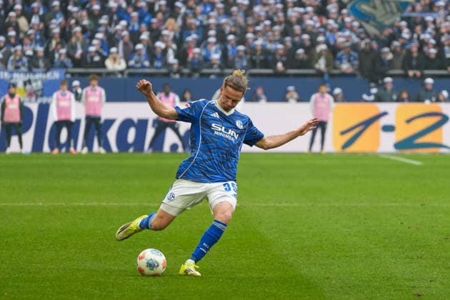 Deutschland: Fussball 2. Bundesliga, Saison 2025 26, 19. Spieltag - FC Schalke 04 vs 1. FC Kaiserslautern, 25.01.2026, Veltins Arena (Gelsenkirchen, Nordrhein-Westfalen) Mika Wallentowitz (FC Schalke 04, 35)