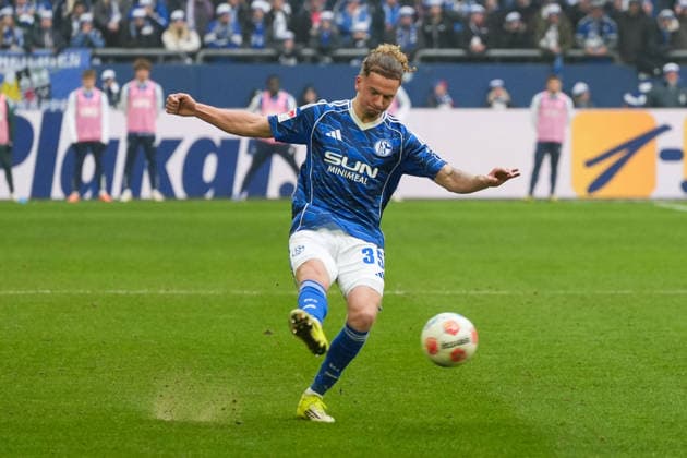 Deutschland: Fussball 2. Bundesliga, Saison 2025 26, 19. Spieltag - FC Schalke 04 vs 1. FC Kaiserslautern, 25.01.2026, Veltins Arena (Gelsenkirchen, Nordrhein-Westfalen) Mika Wallentowitz (FC Schalke 04, 35)