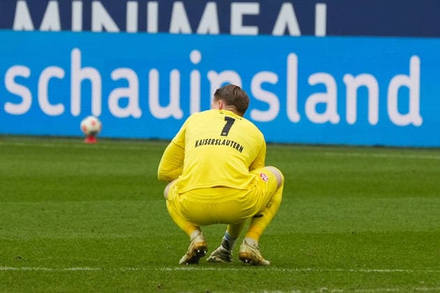 Deutschland: Fussball 2. Bundesliga, Saison 2025 26, 19. Spieltag - FC Schalke 04 vs 1. FC Kaiserslautern, 25.01.2026, Veltins Arena (Gelsenkirchen, Nordrhein-Westfalen) Julian Krahl (1. FC Kaiserslautern, 1) frustiert, enttäuscht nach dem Abpfiff