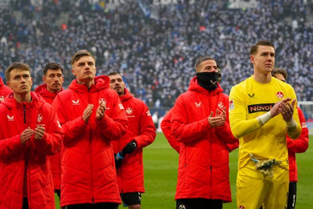 Deutschland: Fussball 2. Bundesliga, Saison 2025 26, 19. Spieltag - FC Schalke 04 vs 1. FC Kaiserslautern, 25.01.2026, Veltins Arena (Gelsenkirchen, Nordrhein-Westfalen) Kaiserslautern nach dem Spiel bei den Fans