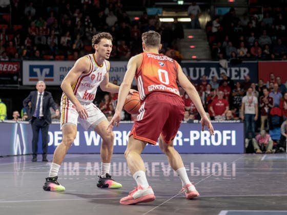 Deutschland: Basketball, Basketball-Bundesliga (BBL) 2025 26, 17. Spieltag - FC Bayern Basketball vs Fitness First Wuerzburg Baskets - BMW Park (Muenchen): Brae Ivey (Fitness First Wuerzburg Baskets, 11) Neno Dimitrijevic (FC Bayern Muenchen, 0) Copyright: xChristopherxRupprechtx