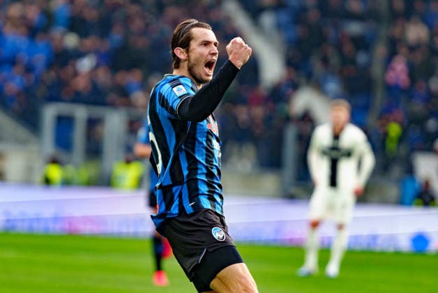 Marten de Roon seen celebrating after scoring goal during Serie A game between teams of Atalanta BC and Parma Calcio 1913 (Kazimierz Koper Ball Raw Images) Bergamo Stadio Ennio Tardini Italy Copyright: xKazimierzxKoperx kazimierzkoper-atalanta-parma_2526-09