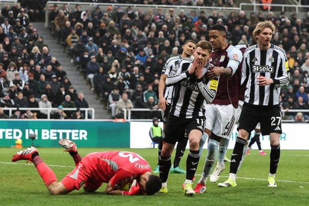 Newcastle Upon Tyne, England, 25th January 2026. Harvey Barnes of Newcastle United reacts to a missed chance during the Newcastle United vs Aston Villa Premier League match at St. James Park, Newcastle Upon Tyne. Picture credit should read: Nigel Roddis Sportimage EDITORIAL USE ONLY. No use with unauthorised audio, video, data, fixture lists, club league logos or live services. Online in-match use limited to 120 images, no video emulation. No use in betting, games or single club league player publications. SPI_040_NR_NEW_vs_AVL SPI-4479-0040