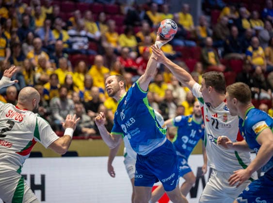 MALMÖ 2026-01-25 Slovenia s Timotej GrmÅ¡ek between Hungary s Adrian Sipos and MatÃ Onodi-Janoskuti during the 2026 EHF European Men s Handball Championship (the EHF Euro 2026) main round match between Slovenia and Hungary at Malmö Arena, in Malmö, Sweden, on January 25, 2026. MALMÖ SWEDEN x50090x
