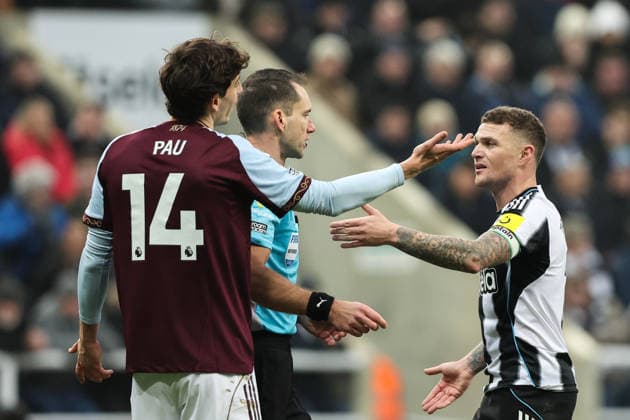 Newcastle Upon Tyne, England, 25th January 2026. Pau Torres of Aston Villa and Kieran Trippier of Newcastle United react to referee Jarred Gillett during the Newcastle United vs Aston Villa Premier League match at St. James Park, Newcastle Upon Tyne. Picture credit should read: Nigel Roddis Sportimage EDITORIAL USE ONLY. No use with unauthorised audio, video, data, fixture lists, club league logos or live services. Online in-match use limited to 120 images, no video emulation. No use in betting, games or single club league player publications. SPI_041_NR_NEW_vs_AVL SPI-4479-0041