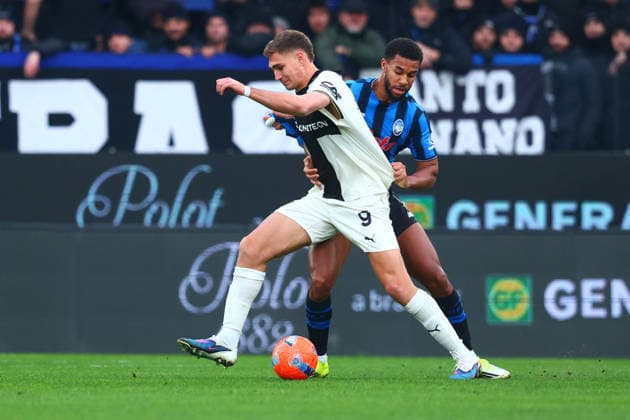 January 25, 2026, Bergamo, Lombardia: Parma s Mateo Pellegrino and Atalanta s Isak Hien during the Italian Serie A soccer match Atalanta BC vs Parma Calcio at the New Balance Arena in Bergamo, Italy, 25 January 2026..ANSA MICHELE MARAVIGLIA. Soccer: Serie A; Atalanta-Parma  - ZUMAa110 20260125_zaf_a110_023 Copyright: xMichelexMaravigliax