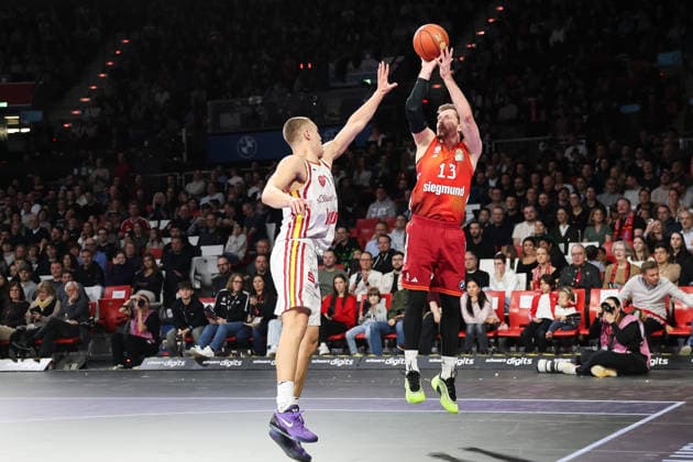 Andreas Obst (FC Bayern Basketball, 13) mit Marko Petric (Fitness First Wuerzburg Baskets, 13), GER, FC Bayern Basketball vs. Fitness First Wuerzburg Baskets, Basketball, easycredit Basketball Bundesliga, 17. Spieltag, Saison 2025 2026, 25.01.2026, GER, FC Bayern Basketball vs. Fitness First Wuerzburg Baskets, Basketball, easycredit Basketball Bundesliga, 17. Spieltag, Saison 2025 2026, 25.01.2026 Muenchen Copyright: xEibner-Pressefoto JennixMaulx EP_JML