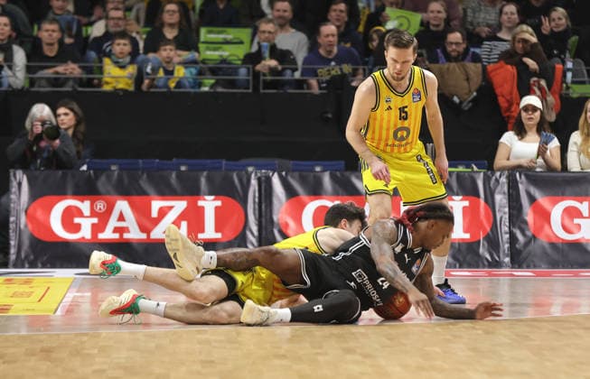 Jonas Mattisseck, Cobe Williams, Martin Hermannsson Zweikampf Spielszene Aktion Basketball BBL Bundesliga Herren 17. Spieltag Saison 2025 2026 25.01.2026 ALBA Berlin vs BMA365 Bamberg Baskets