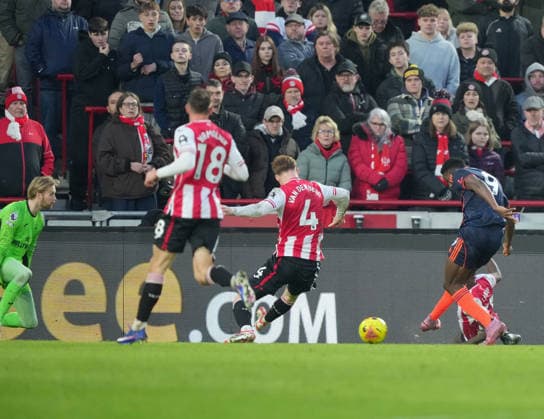 Brentford v Nottingham Forest, Premier League, Football, Gtech Community Stadium, Brentford, London, UK - 25 Jan 2026 GOAL - Taiwo Awoniyi of Nottingham Forest scores the second goal. London Gtech Community Stadium Brentford UK, UK NEWSPAPERS OUT Copyright: xSeanxRyanx