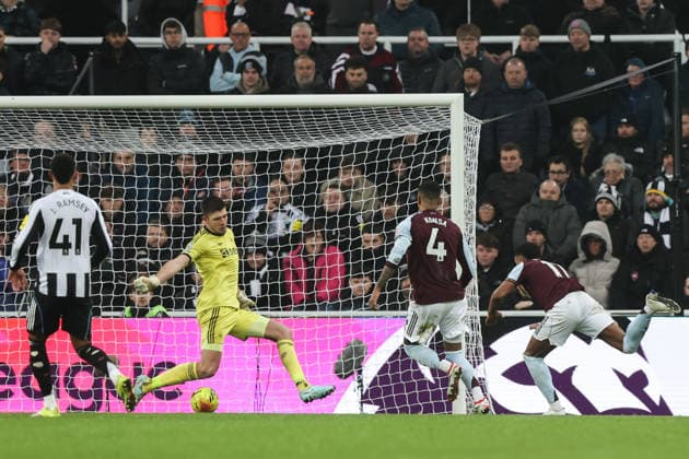 Newcastle Upon Tyne, England, 25th January 2026. Ollie Watkins of Aston Villa scores a goal to make it 0-2 during the Newcastle United vs Aston Villa Premier League match at St. James Park, Newcastle Upon Tyne. Picture credit should read: Nigel Roddis Sportimage EDITORIAL USE ONLY. No use with unauthorised audio, video, data, fixture lists, club league logos or live services. Online in-match use limited to 120 images, no video emulation. No use in betting, games or single club league player publications. SPI_045_NR_NEW_vs_AVL SPI-4479-0045