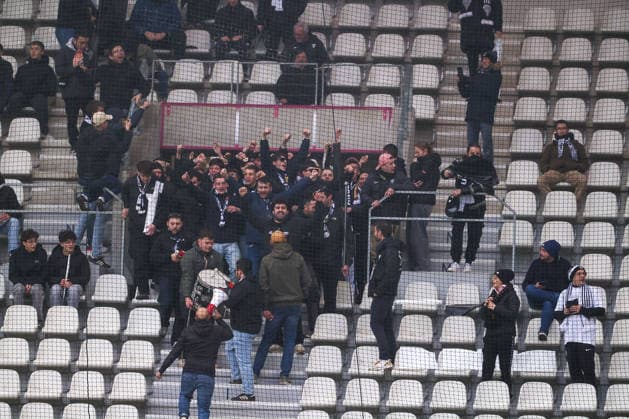 FBL-FRA La LIGUE1 Paris FC - Angers SCO Angers SCO fans before the French L1 football match between Paris FC an Angers SCO at Stade Jean Bouin on January 25, 2026 in Paris France Copyright: JoaquimxFerreira