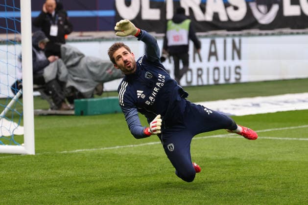 FBL-FRA La LIGUE1 Paris FC - Angers SCO golakeeper Kevin Trapp (Paris FC) warm-up before the French L1 football match between Paris FC an Angers SCO at Stade Jean Bouin on January 25, 2026 in Paris France Copyright: JoaquimxFerreira