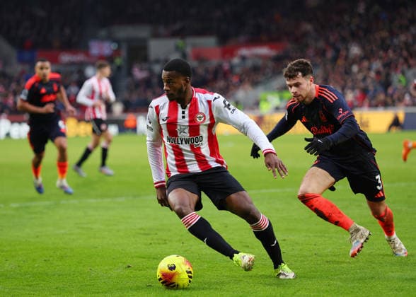 25th January 2026; Gtech Community Stadium, Brentford, London, England; Premier League Football, Brentford versus Nottingham Forest; Dango Ouattara of Brentford under pressure from Neco Williams of Nottingham Forest  JohnxPatrickxFletcher