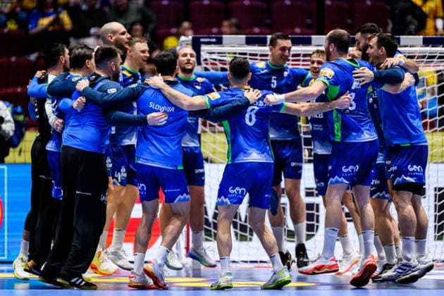 260125 Players of Slovenia celebrate after the EHF European Handball Championship main round match between Slovenia and Hungary on January 25, 2026 in Malmö. Photo: Petter Arvidson BILDBYRAN kod PA PA1137 handball handboll handball handbolls-em 2026 slovenien slovenia hungary ungern ehf european handball championship bbeng jubel Copyright: PETTERxARVIDSON BB260125PA006