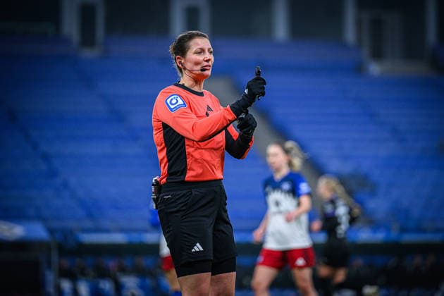 Fußball I Frauen I Saison 2025-2026 I Bundesliga I 15. Spieltag I Hamburger SV - SGS Essen I 25.01.2026 Annika Kost (Schiedsrichterin) Hamburg Volksparkstadion Hamburg Deutschland Copyright: xLobecax xHenningxRohlfsx