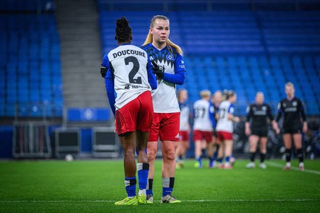 Fußball I Frauen I Saison 2025-2026 I Bundesliga I 15. Spieltag I Hamburger SV - SGS Essen I 25.01.2026 Magou DoucourÃ (2, Hamburger SV), Svea Stoldt (8, Hamburger SV) Hamburg Volksparkstadion Hamburg Deutschland Copyright: xLobecax xHenningxRohlfsx
