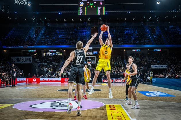 Basketball Berlin 25.01.2026 Saison 2025 2026 EasyCredit BBL 1. Bundesliga Männer, Herren Alba Berlin - BMA365 Bamberg Baskets Moses Wood (Alba Berlin, No.11) Moritz Krimmer (Bamberg, No.27)