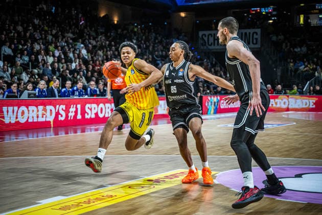 Basketball Berlin 25.01.2026 Saison 2025 2026 EasyCredit BBL 1. Bundesliga Männer, Herren Alba Berlin - BMA365 Bamberg Baskets Jack Kayil (Alba Berlin, No.07) Austin Crowley (Bamberg, No.55)