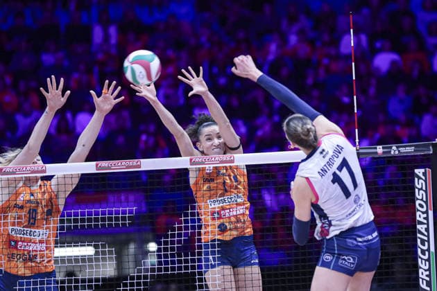 17 Ekaterina Antropova (Savino Del Bene Scandicci) and 1 Gabriela Braga Guimaraes (Imoco Conegliano) and 18 Cristina Chirichella (Imoco Conegliano) during Final - Prosecco Doc Imoco Conegliano vs Savino del Bene Scandicci, Volleyball Italian Women Cup match in Turin, Italy, January 25 2026  Copyright: xNorbertoxMaccagno IPAxSportx xipa-agency.netx xx IPA_70550737 IPA_Agency_IPA70550737