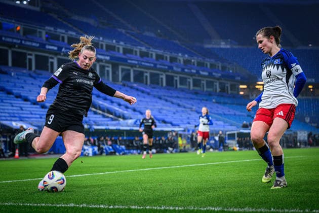 Fußball I Frauen I Saison 2025-2026 I Bundesliga I 15. Spieltag I Hamburger SV - SGS Essen I 25.01.2026 Ramona Maier (9, SGS Essen), Pauline Annette Machtens (28, Hamburger SV) Hamburg Volksparkstadion Hamburg Deutschland Copyright: xLobecax xHenningxRohlfsx