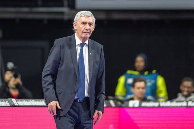 Chefcoach Svetislav Persic (FC Bayern Basketball) mit einem Laecheln, FC Bayern Basketball vs. Fitness First Wuerzburg Baskets, BBL, Hauptrunde, 25.01.2026 Muenchen Bayern Deutschland