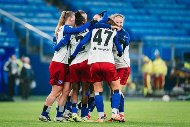 Google Pixel Frauen-Bundesliga: Hamburger SV vs. SGS Essen, 25.01.2026 TOR, JUBEL zum 1:0 durch Sophie Hillebrand (Hamburger SV, 22); Fußball, Google Pixel Frauen-Bundesliga, 15. Spieltag: Hamburger SV vs. SGS Essen am 25.01.2026 im Volksparkstadion, Hamburg DFB REGULATIONS PROHIBIT ANY USE OF PHOTOGRAPHS AS IMAGE SEQUENCES AND OR QUASI-VIDEO. Copyright: xBEAUTIFULxSPORTS Tonhäuserx