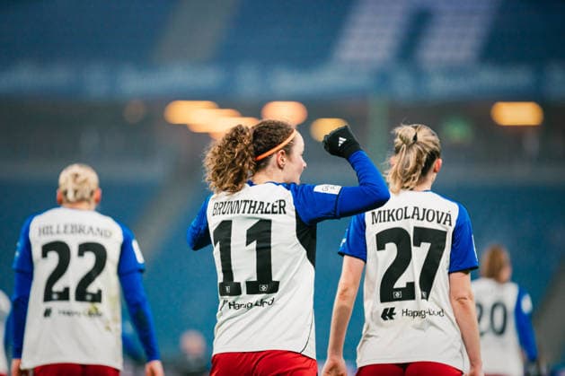 Google Pixel Frauen-Bundesliga: Hamburger SV vs. SGS Essen, 25.01.2026 TOR, JUBEL zum 1:0 durch Sophie Hillebrand (Hamburger SV, 22); Fußball, Google Pixel Frauen-Bundesliga, 15. Spieltag: Hamburger SV vs. SGS Essen am 25.01.2026 im Volksparkstadion, Hamburg DFB REGULATIONS PROHIBIT ANY USE OF PHOTOGRAPHS AS IMAGE SEQUENCES AND OR QUASI-VIDEO. Copyright: xBEAUTIFULxSPORTS Tonhäuserx