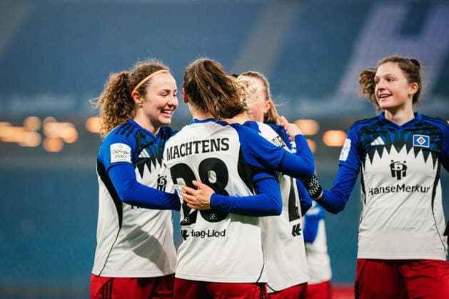Google Pixel Frauen-Bundesliga: Hamburger SV vs. SGS Essen, 25.01.2026 TOR, JUBEL zum 1:0 durch Sophie Hillebrand (Hamburger SV, 22); Fußball, Google Pixel Frauen-Bundesliga, 15. Spieltag: Hamburger SV vs. SGS Essen am 25.01.2026 im Volksparkstadion, Hamburg DFB REGULATIONS PROHIBIT ANY USE OF PHOTOGRAPHS AS IMAGE SEQUENCES AND OR QUASI-VIDEO. Copyright: xBEAUTIFULxSPORTS Tonhäuserx