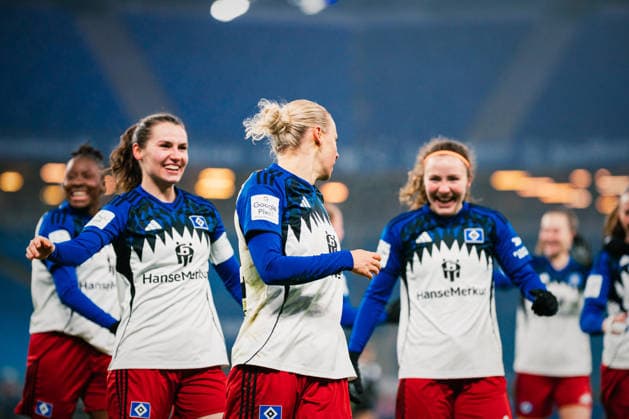 Google Pixel Frauen-Bundesliga: Hamburger SV vs. SGS Essen, 25.01.2026 TOR, JUBEL zum 1:0 durch Sophie Hillebrand (Hamburger SV, 22); Fußball, Google Pixel Frauen-Bundesliga, 15. Spieltag: Hamburger SV vs. SGS Essen am 25.01.2026 im Volksparkstadion, Hamburg DFB REGULATIONS PROHIBIT ANY USE OF PHOTOGRAPHS AS IMAGE SEQUENCES AND OR QUASI-VIDEO. Copyright: xBEAUTIFULxSPORTS Tonhäuserx