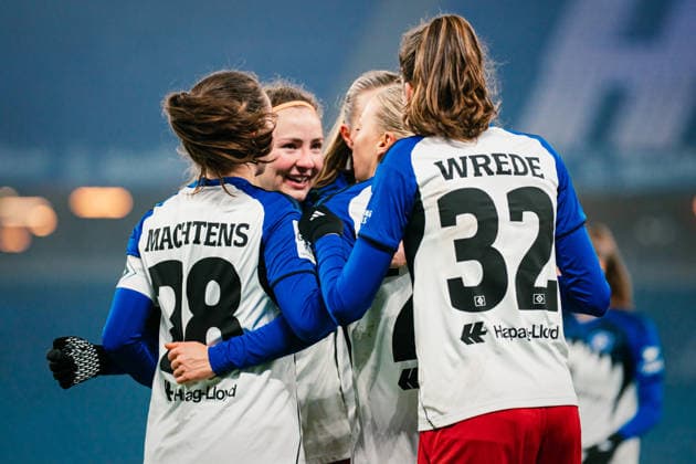 Google Pixel Frauen-Bundesliga: Hamburger SV vs. SGS Essen, 25.01.2026 TOR, JUBEL zum 1:0 durch Sophie Hillebrand (Hamburger SV, 22); Fußball, Google Pixel Frauen-Bundesliga, 15. Spieltag: Hamburger SV vs. SGS Essen am 25.01.2026 im Volksparkstadion, Hamburg DFB REGULATIONS PROHIBIT ANY USE OF PHOTOGRAPHS AS IMAGE SEQUENCES AND OR QUASI-VIDEO. Copyright: xBEAUTIFULxSPORTS Tonhäuserx
