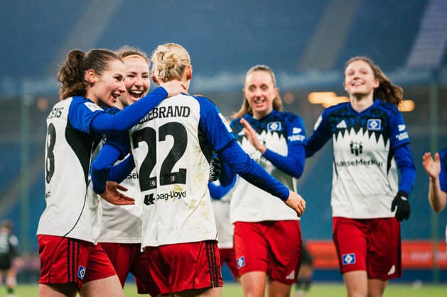 Google Pixel Frauen-Bundesliga: Hamburger SV vs. SGS Essen, 25.01.2026 TOR, JUBEL zum 1:0 durch Sophie Hillebrand (Hamburger SV, 22); Fußball, Google Pixel Frauen-Bundesliga, 15. Spieltag: Hamburger SV vs. SGS Essen am 25.01.2026 im Volksparkstadion, Hamburg DFB REGULATIONS PROHIBIT ANY USE OF PHOTOGRAPHS AS IMAGE SEQUENCES AND OR QUASI-VIDEO. Copyright: xBEAUTIFULxSPORTS Tonhäuserx