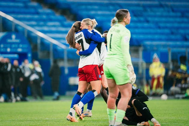 Google Pixel Frauen-Bundesliga: Hamburger SV vs. SGS Essen, 25.01.2026 TOR, JUBEL zum 1:0 durch Sophie Hillebrand (Hamburger SV, 22); Fußball, Google Pixel Frauen-Bundesliga, 15. Spieltag: Hamburger SV vs. SGS Essen am 25.01.2026 im Volksparkstadion, Hamburg DFB REGULATIONS PROHIBIT ANY USE OF PHOTOGRAPHS AS IMAGE SEQUENCES AND OR QUASI-VIDEO. Copyright: xBEAUTIFULxSPORTS Tonhäuserx