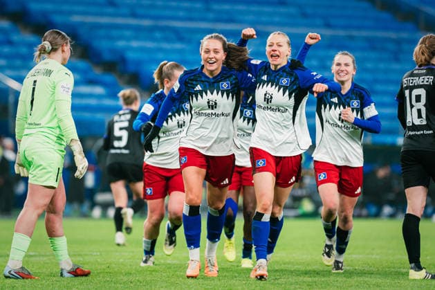 Google Pixel Frauen-Bundesliga: Hamburger SV vs. SGS Essen, 25.01.2026 TOR, JUBEL zum 1:0 durch Sophie Hillebrand (Hamburger SV, 22), hier noch Camilla Linberg (Hamburger SV, 47); Fußball, Google Pixel Frauen-Bundesliga, 15. Spieltag: Hamburger SV vs. SGS Essen am 25.01.2026 im Volksparkstadion, Hamburg DFB REGULATIONS PROHIBIT ANY USE OF PHOTOGRAPHS AS IMAGE SEQUENCES AND OR QUASI-VIDEO. Copyright: xBEAUTIFULxSPORTS Tonhäuserx