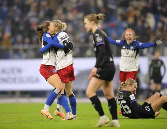 Foto : Torschuss und grosser Jubel beim 1-0 durch Sophie HILLEBRAND (HSV) , hinten jubelt Linberg Fussball Pixel Bundesliga der Frauen am So. 25.01.2026 15. Spieltag Hamburger SV - SGS Essen