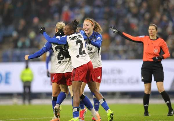 Foto : Torschuss und grosser Jubel beim 1-0 durch Sophie HILLEBRAND (HSV) , sie wird gefeiert von Melanie BRUNNTHALER und Doucoure Fussball Pixel Bundesliga der Frauen am So. 25.01.2026 15. Spieltag Hamburger SV - SGS Essen