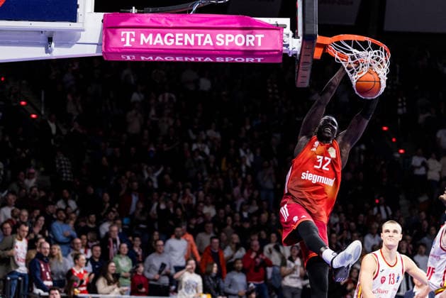 easyCredit Basketball Bundesliga, FC Bayern München - Fitness First Würzburg Baskets; 25.01.2026 Wenyen Gabriel (FC Bayern München, 32) dunkt easyCredit Basketball Bundesliga, FC Bayern München - Fitness First Würzburg Baskets; München, BMW Park am 25.01.2026 Copyright: xBEAUTIFULxSPORTS Wunderlx