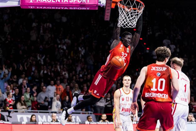 easyCredit Basketball Bundesliga, FC Bayern München - Fitness First Würzburg Baskets; 25.01.2026 Wenyen Gabriel (FC Bayern München, 32) dunkt easyCredit Basketball Bundesliga, FC Bayern München - Fitness First Würzburg Baskets; München, BMW Park am 25.01.2026 Copyright: xBEAUTIFULxSPORTS Wunderlx