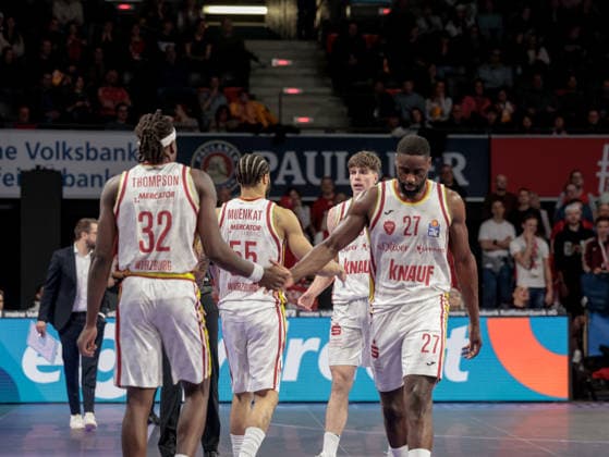 Deutschland: Basketball, Basketball-Bundesliga (BBL) 2025 26, 17. Spieltag - FC Bayern Basketball vs Fitness First Wuerzburg Baskets - BMW Park (Muenchen): Charles Thompson (Fitness First Wuerzburg Baskets, 32) Eddy Edigin (Fitness First Wuerzburg Baskets, 27) David Muenkat (Fitness First Wuerzburg Baskets, 55) Copyright: xChristopherxRupprechtx