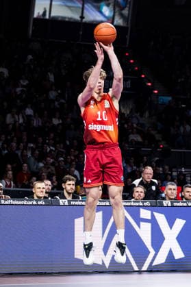 easyCredit Basketball Bundesliga, FC Bayern München - Fitness First Würzburg Baskets; 25.01.2026 Justinian Jessup (FC Bayern München, 10) im Wurf, Dreier, Dreipunktewurf easyCredit Basketball Bundesliga, FC Bayern München - Fitness First Würzburg Baskets; München, BMW Park am 25.01.2026 Copyright: xBEAUTIFULxSPORTS Wunderlx
