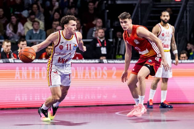 easyCredit Basketball Bundesliga, FC Bayern München - Fitness First Würzburg Baskets; 25.01.2026 Brae Ivey (Fitness First Würzburg Baskets, 11) am Ball, Neno Dimitrijevic (FC Bayern München, 0) easyCredit Basketball Bundesliga, FC Bayern München - Fitness First Würzburg Baskets; München, BMW Park am 25.01.2026 Copyright: xBEAUTIFULxSPORTS Wunderlx