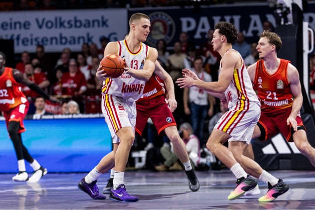 easyCredit Basketball Bundesliga, FC Bayern München - Fitness First Würzburg Baskets; 25.01.2026 Marko Petric (Fitness First Würzburg Baskets, 13) am Ball, Brae Ivey (Fitness First Würzburg Baskets, 11) easyCredit Basketball Bundesliga, FC Bayern München - Fitness First Würzburg Baskets; München, BMW Park am 25.01.2026 Copyright: xBEAUTIFULxSPORTS Wunderlx