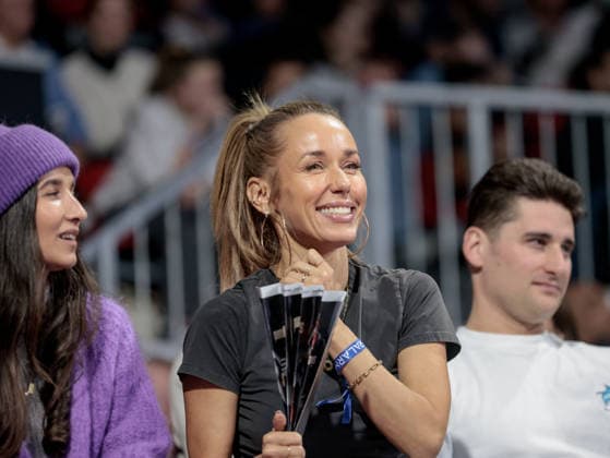 Deutschland: Basketball, Basketball-Bundesliga (BBL) 2025 26, 17. Spieltag - FC Bayern Basketball vs Fitness First Wuerzburg Baskets - BMW Park (Muenchen): Annemarie Carpendale schaut beim Basketball Spiel FC Bayern vs Würzburg Baskets zu *** Germany Basketball, Basketball Bundesliga BBL 2025 26, 17 Matchday FC Bayern Basketball vs Fitness First Wuerzburg Baskets BMW Park Muenchen Annemarie Carpendale watches the basketball match FC Bayern vs Würzburg Baskets Copyright: xChristopherxRupprechtx