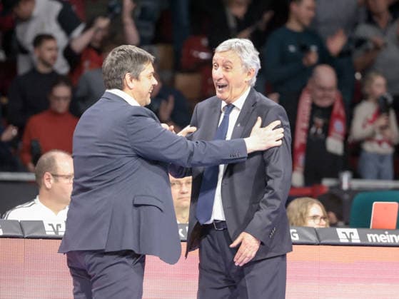 Deutschland: Basketball, Basketball-Bundesliga (BBL) 2025 26, 17. Spieltag - FC Bayern Basketball vs Fitness First Wuerzburg Baskets - BMW Park (Muenchen): Sasa Filipovski (Head Coach, Fitness First Wuerzburg Baskets) Svetislav Pesic (Head Coach, FC Bayern Muenchen) Copyright: xChristopherxRupprechtx