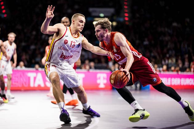 easyCredit Basketball Bundesliga, FC Bayern München - Fitness First Würzburg Baskets; 25.01.2026 Marko Petric (Fitness First Würzburg Baskets, 13), Andreas Andi Obst (FC Bayern München, 13) am Ball easyCredit Basketball Bundesliga, FC Bayern München - Fitness First Würzburg Baskets; München, BMW Park am 25.01.2026 Copyright: xBEAUTIFULxSPORTS Wunderlx