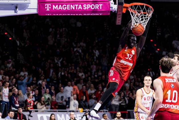 easyCredit Basketball Bundesliga, FC Bayern München - Fitness First Würzburg Baskets; 25.01.2026 Wenyen Gabriel (FC Bayern München, 32) dunkt easyCredit Basketball Bundesliga, FC Bayern München - Fitness First Würzburg Baskets; München, BMW Park am 25.01.2026 Copyright: xBEAUTIFULxSPORTS Wunderlx